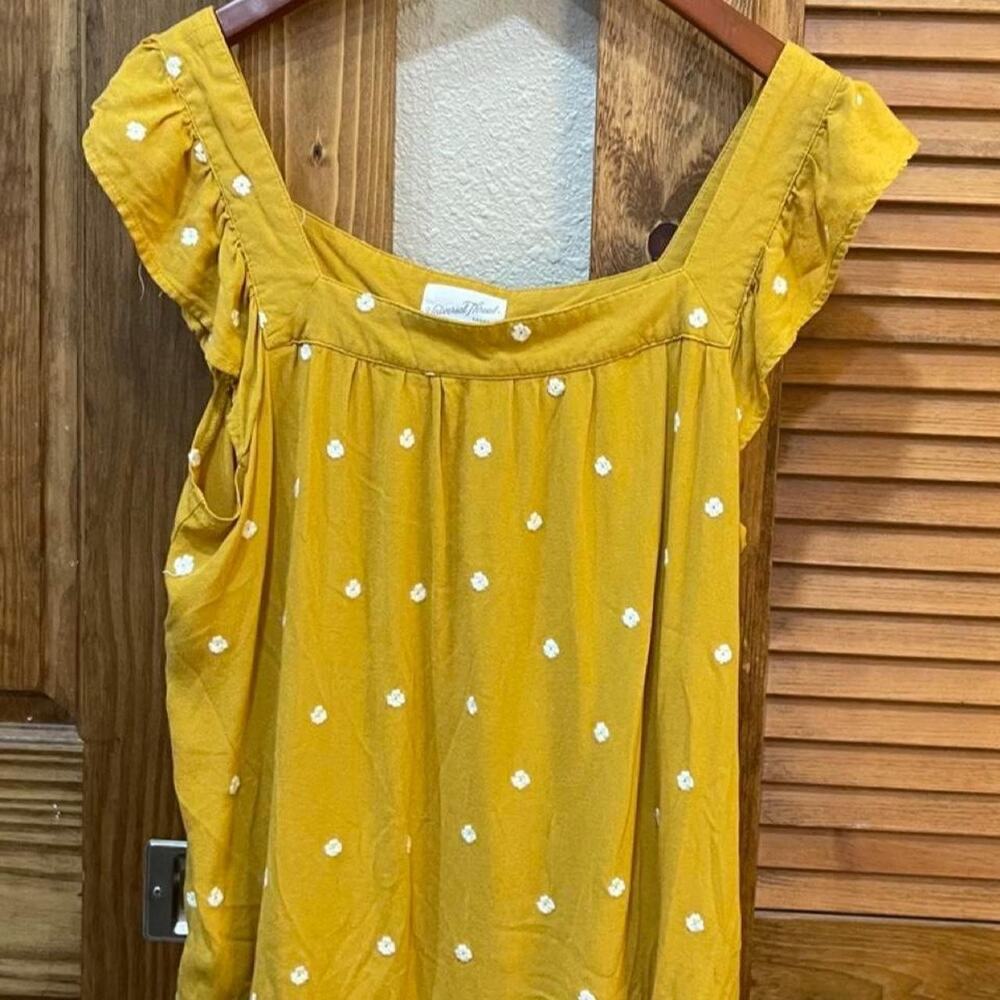 Universal thread yellow with white